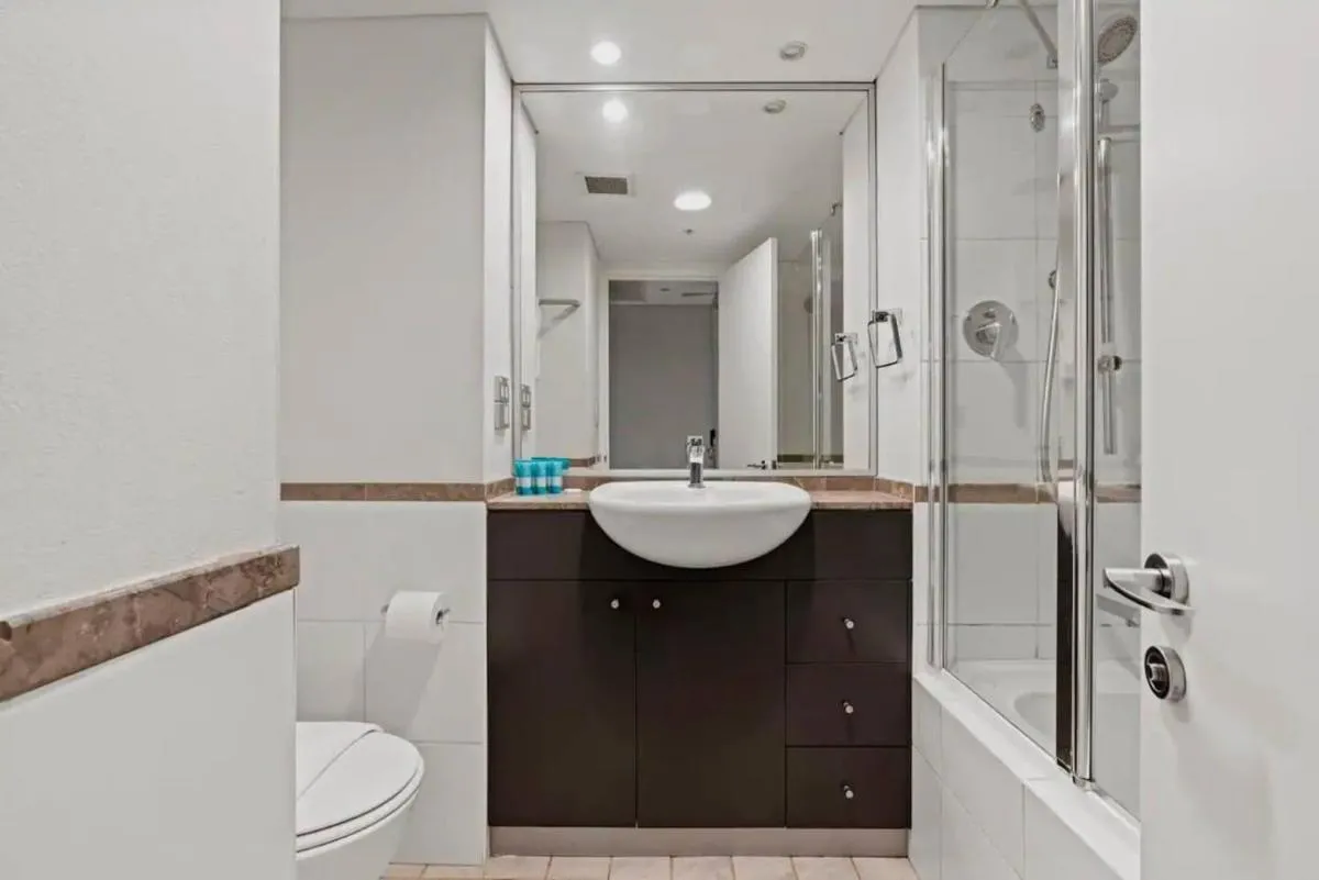 Image 2 of KOZYGURU SYDNEY CBD Bouttique CITY 2BED STUDIO NHA653- 710