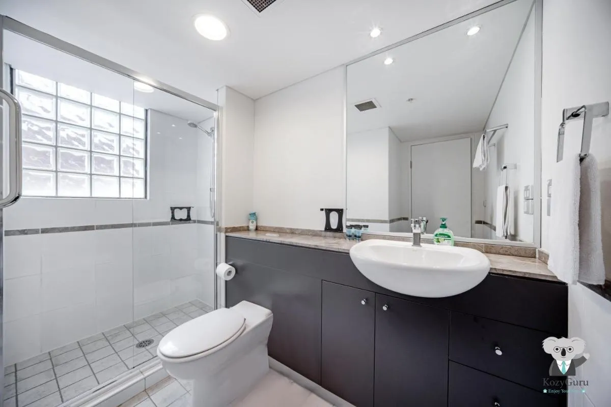 Image 2 of KOZYGURU Sydney CBD 1 bedroom with 2 BED APT NHA653- 502