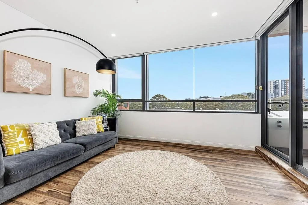 Image of KozyGuru Beautiful Cozy Zetland One Bed APT