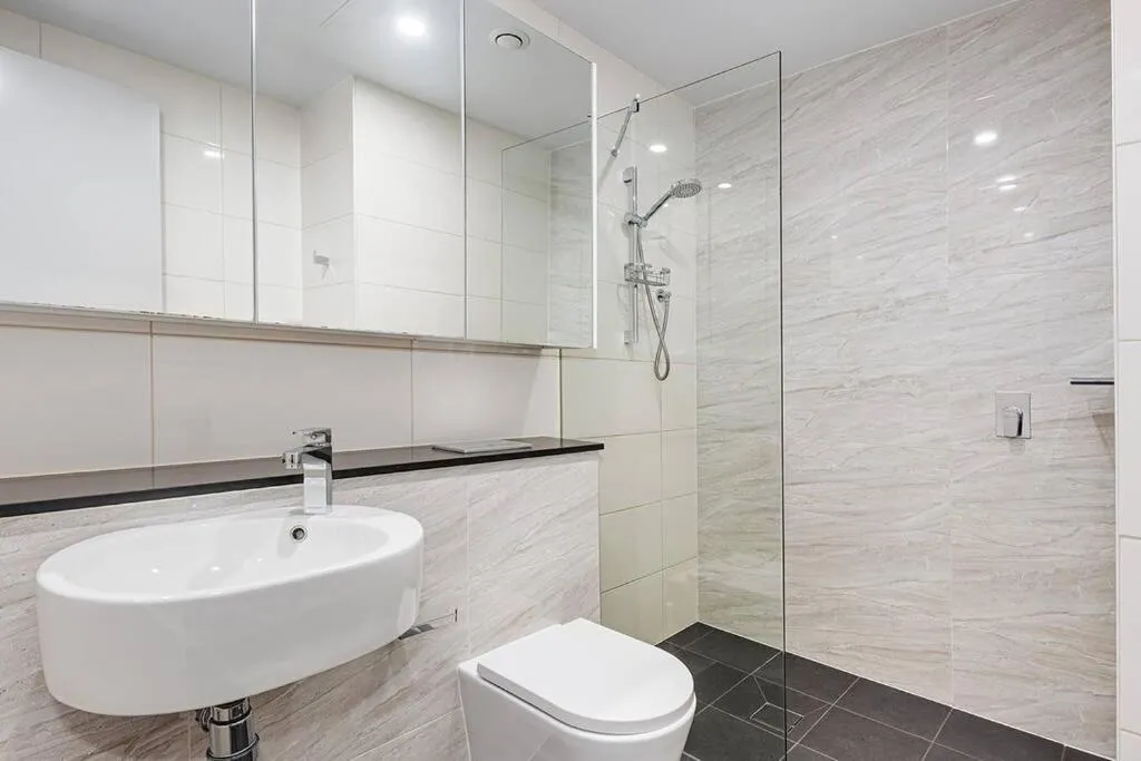 Image 2 of KozyGuru Beautiful Cozy Zetland One Bed APT