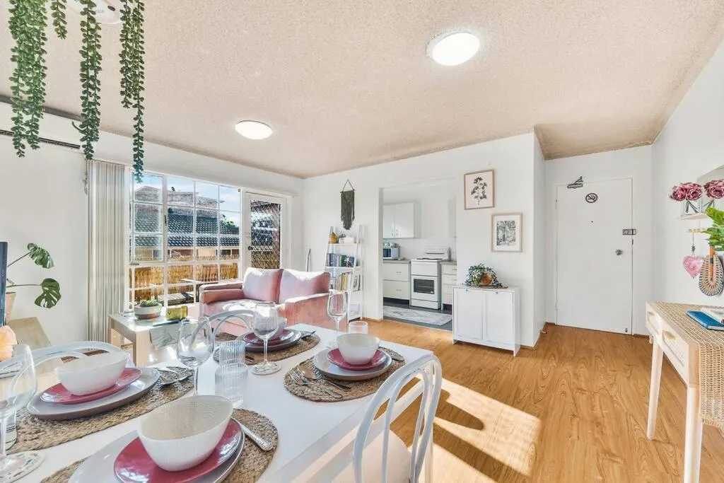 Image 3 of KozyGuru Harris Park 2Bed Apt Free Parking