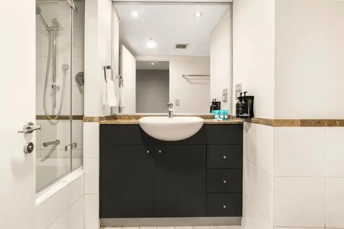 Image 2 of KozyGuru Haymarket City Mantra STUDIO NHA653-1216