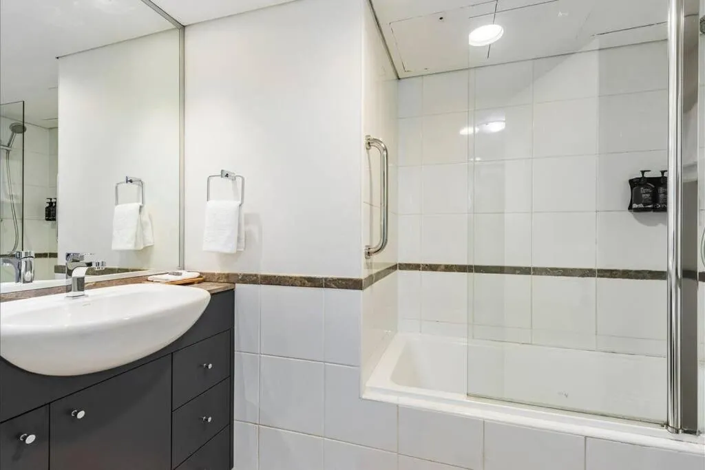 Image 5 of KozyGuru / Haymarket / Modern 1 Apt Best Location / NHA653-608