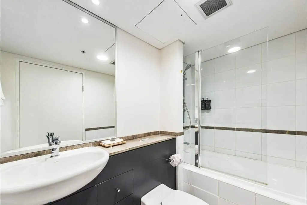 Image 2 of KozyGuru / Haymarket / Modern 1 Apt Best Location / NHA653-608