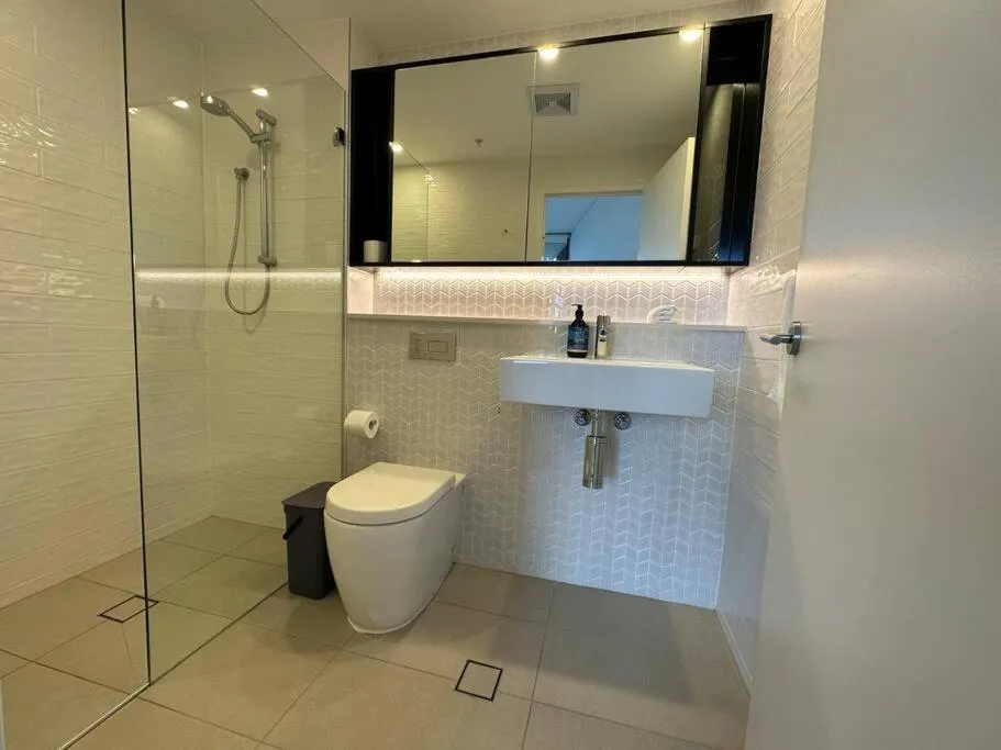 Image 2 of KozyGuru / Mortlake / Lovely 2 Bed APT / NMO010