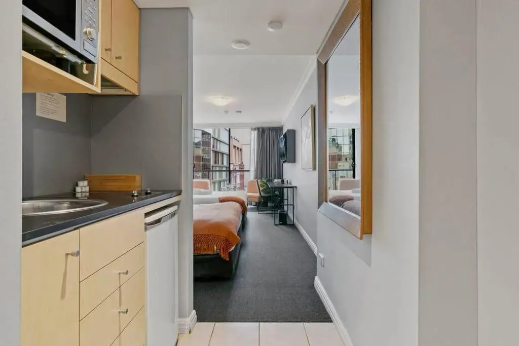 Image 3 of KozyGuru Sydney CBD Convenient City Studio NHA653-511
