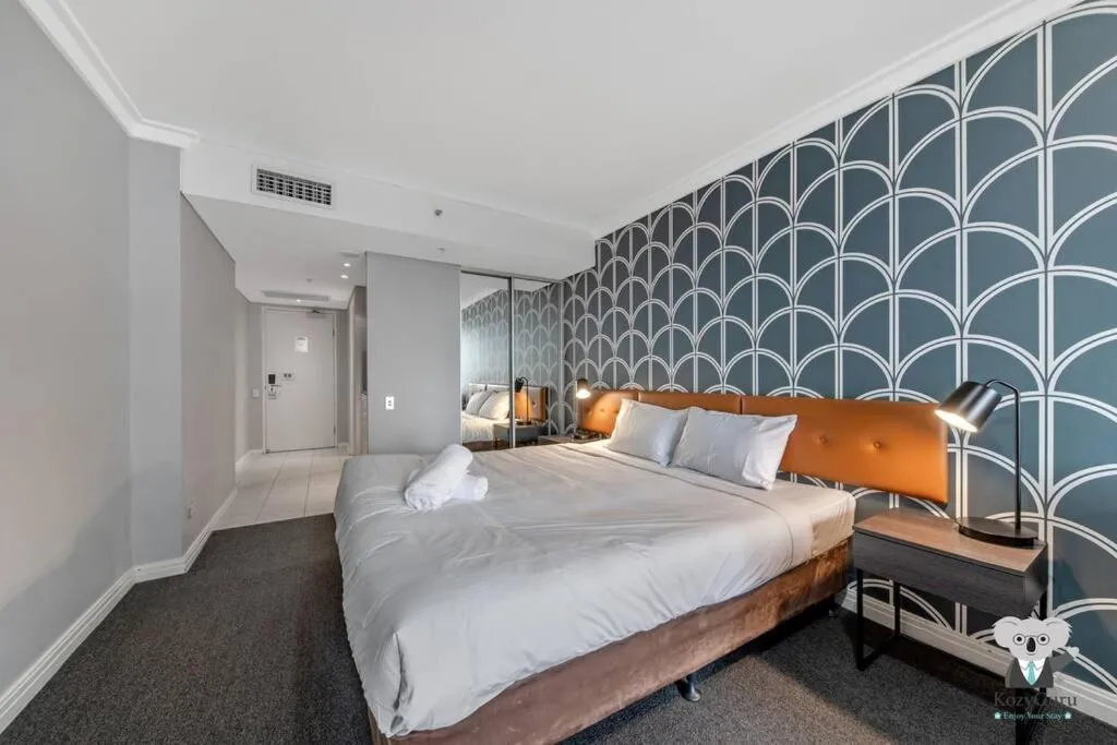 Image 1 of KozyGuru / Sydney CBD Studio / Walk to Chinatown / NHA653-913