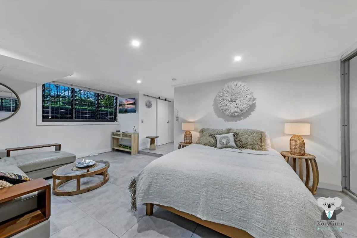 Image 1 of KozyGuru / Waterloo / Studio + Parking / NWA189