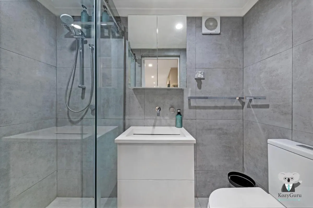 Image 2 of KozyGuru / Waterloo / Studio + Parking / NWA189