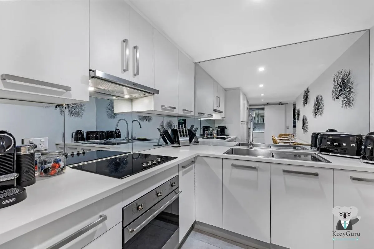 Image 3 of KozyGuru / Waterloo / Studio + Parking / NWA189