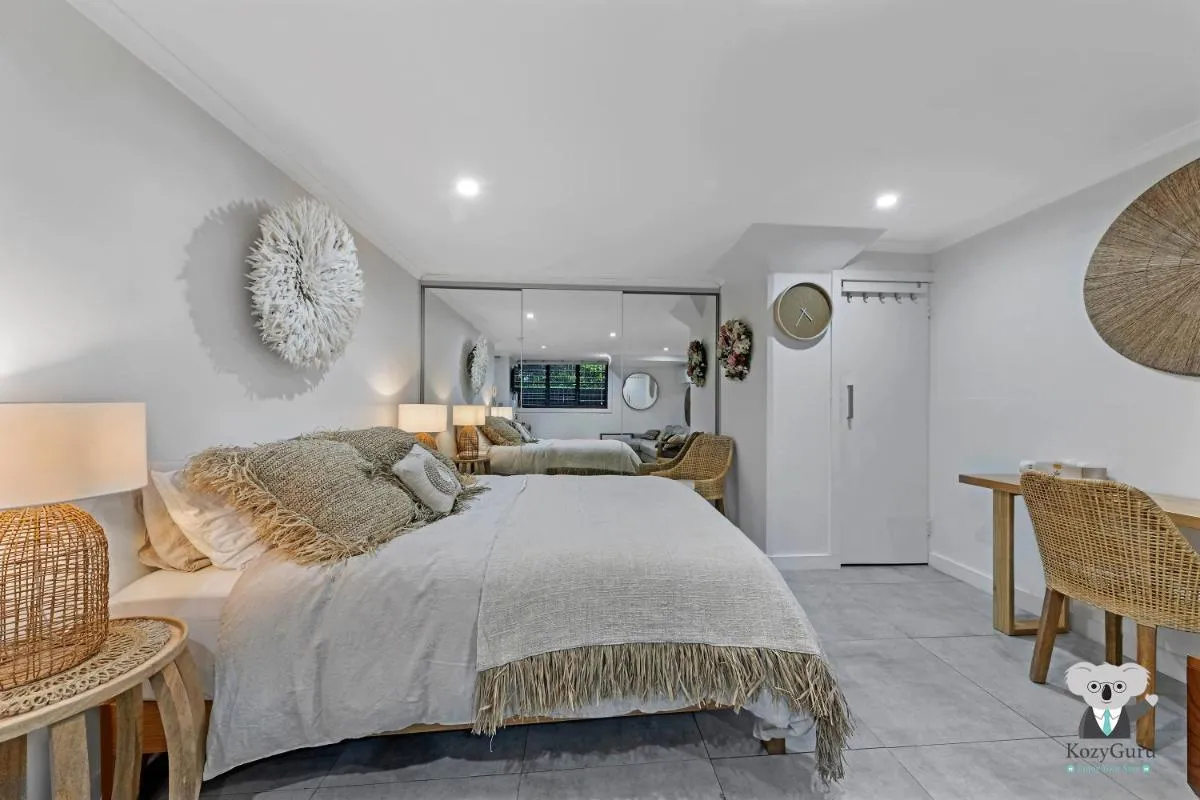 Image 6 of KozyGuru / Waterloo / Studio + Parking / NWA189