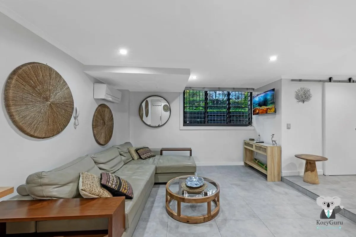 Image 4 of KozyGuru / Waterloo / Studio + Parking / NWA189