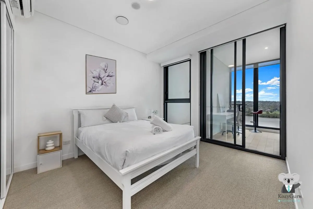 Image 1 of KozyGuru / Wentworth Point / 1 Bed Waterview Apt / NWP017-1705