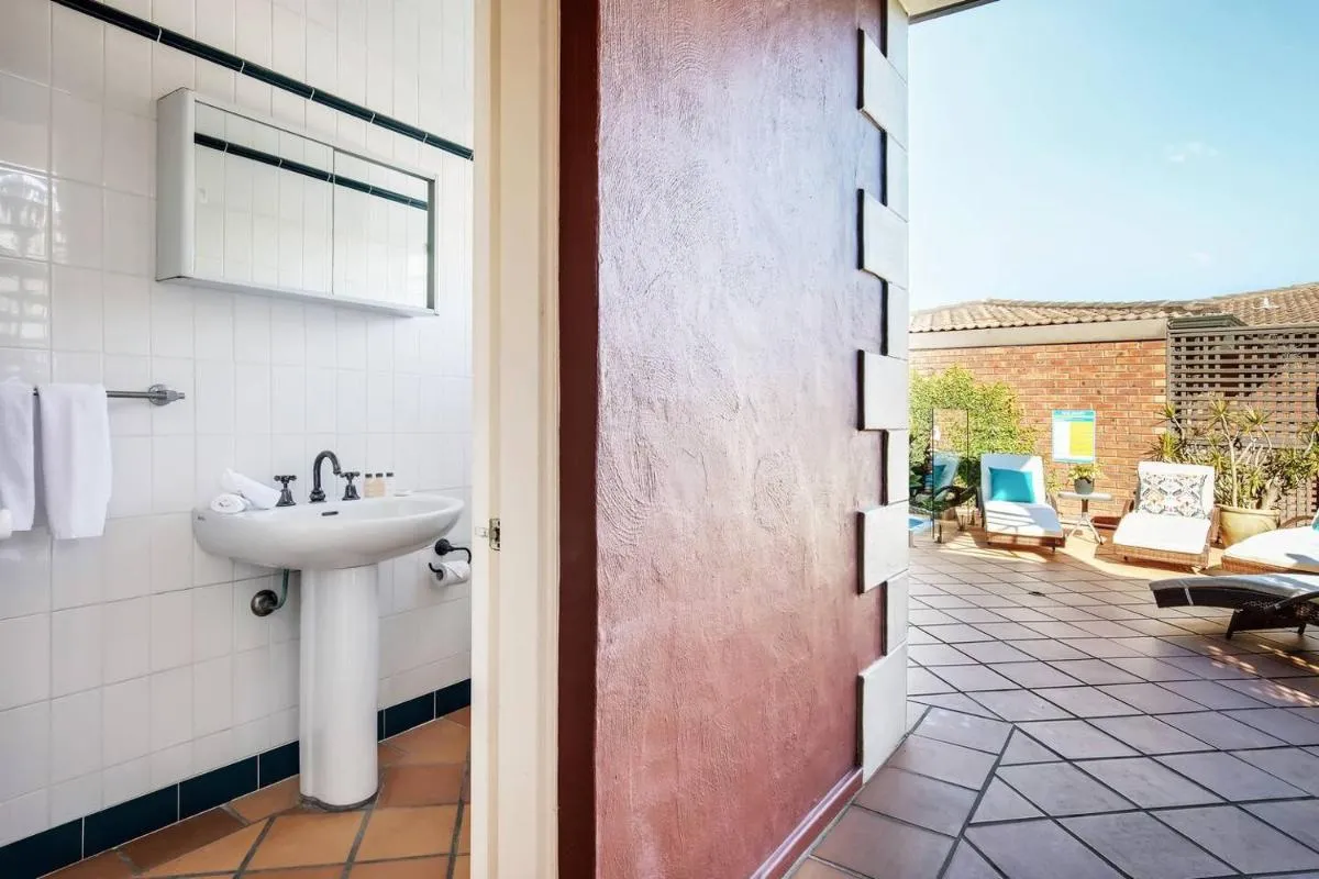 Image 2 of ‘La Vie en Rose’ Grand Living on Sydney Harbour