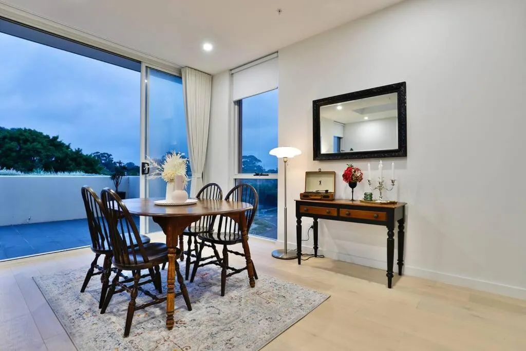 Image 2 of Lumière Sanctuary – Antique Elegance with Parking