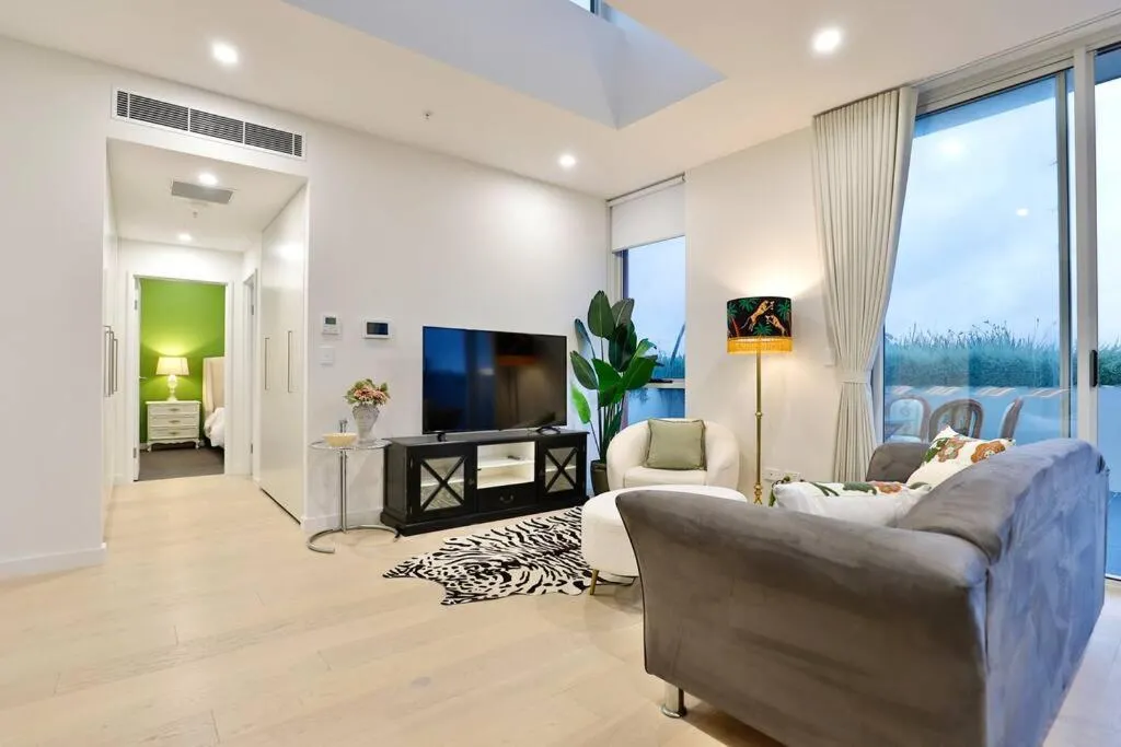 Image of Lumière Sanctuary – Antique Elegance with Parking