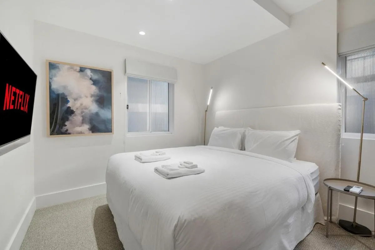 Image 6 of Luxe 3BR Full-Floor Suite with Views Darling Point