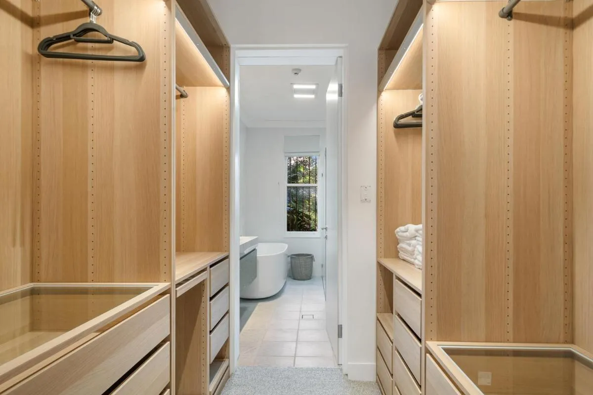 Image 2 of Luxe 3BR Full-Floor Suite with Views Darling Point