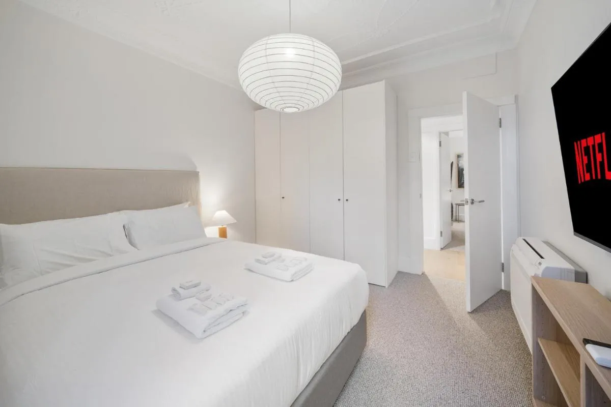 Image 1 of Luxe 3BR Full-Floor Suite with Views Darling Point