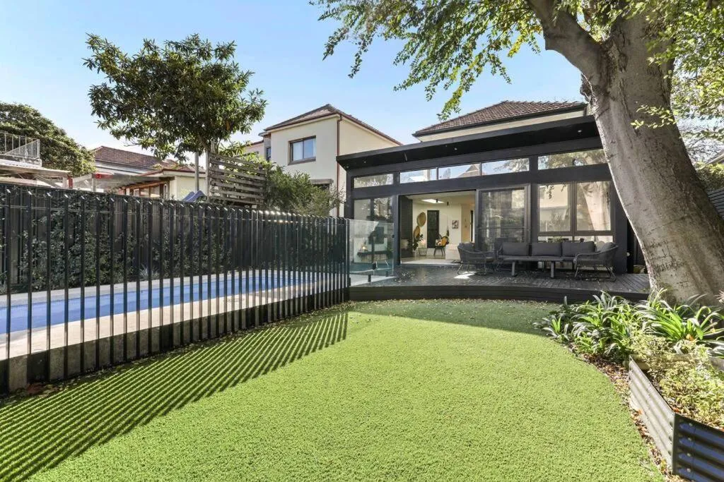 Image 6 of Luxe 4bdrm home & Pool in Inner West