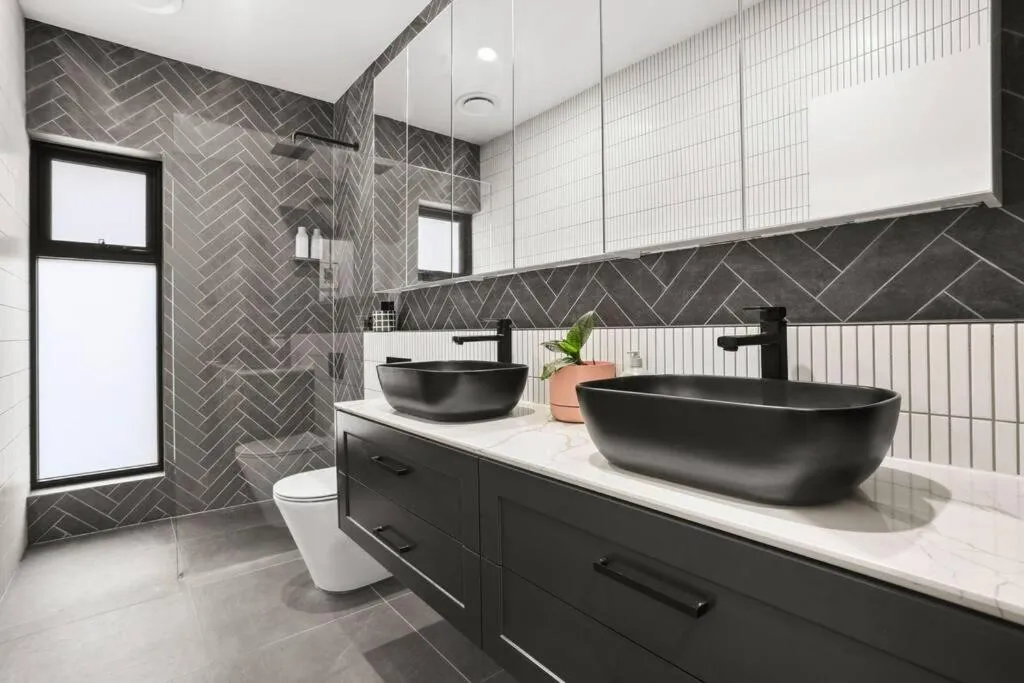 Image 2 of Luxe 4bdrm home & Pool in Inner West