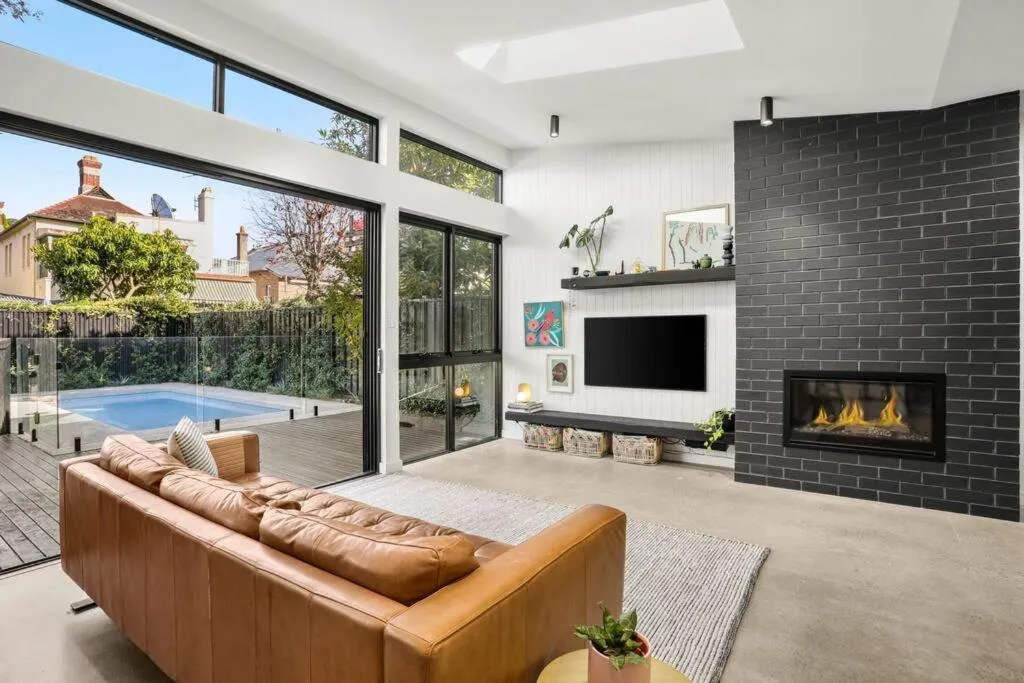 Image 5 of Luxe 4bdrm home & Pool in Inner West