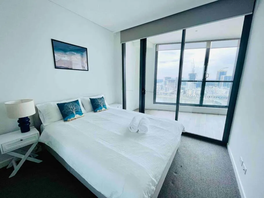 Image 1 of Luxious Startling waterview highrise Condo