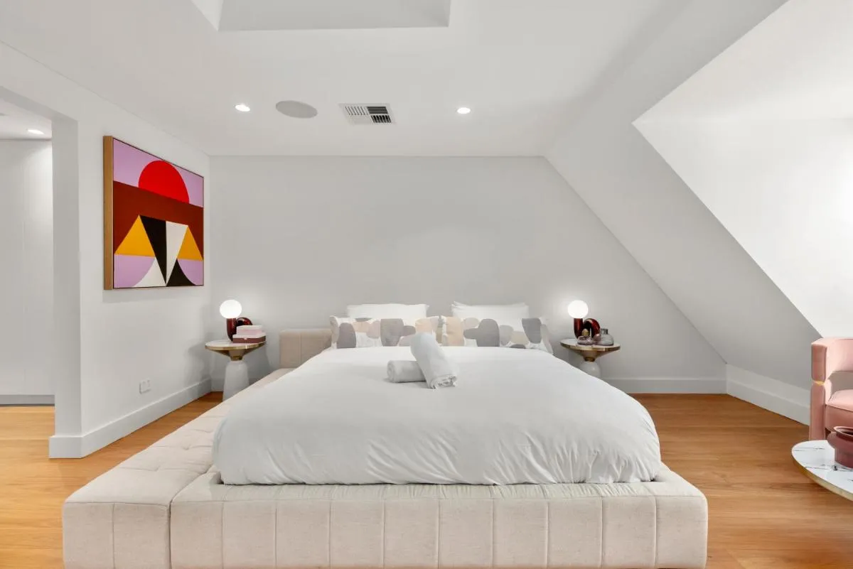 Image 6 of Luxurious 3-Story Terrace in Potts Point