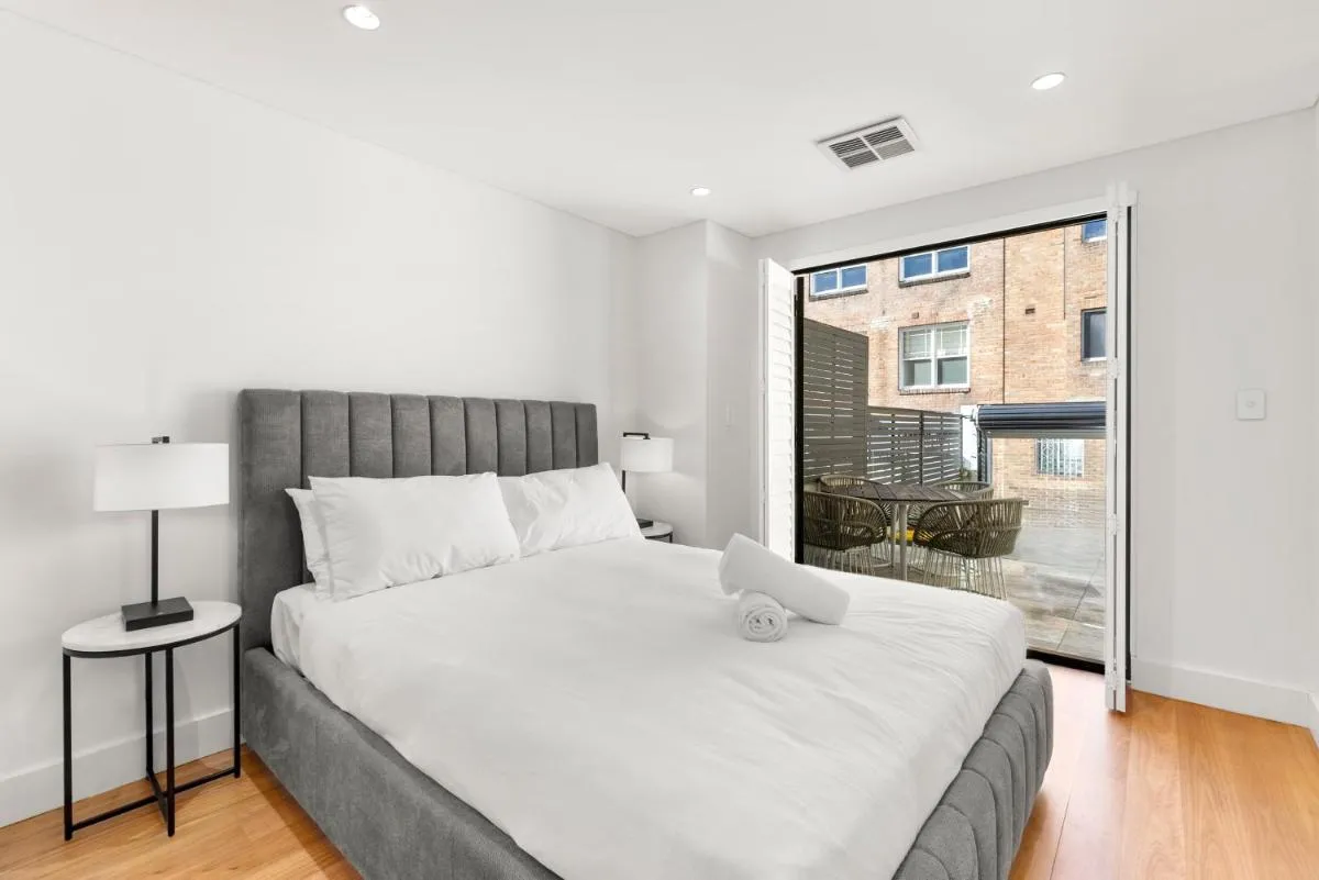 Image 1 of Luxurious 3-Story Terrace in Potts Point