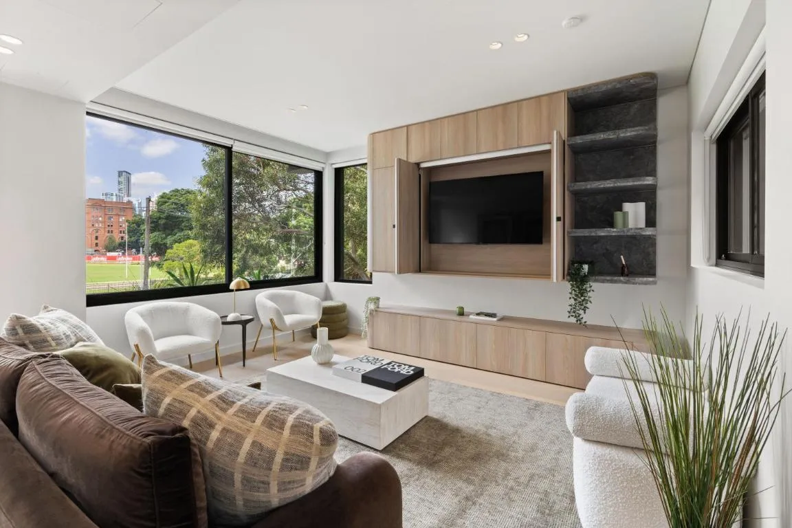 Image of Luxurious Parkside 4BR Terrace House w/Garage