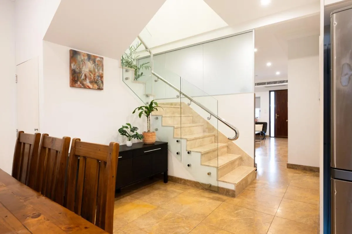 Image 2 of Luxury Home in Mascot, Minutes to CBD and Sydney Airports