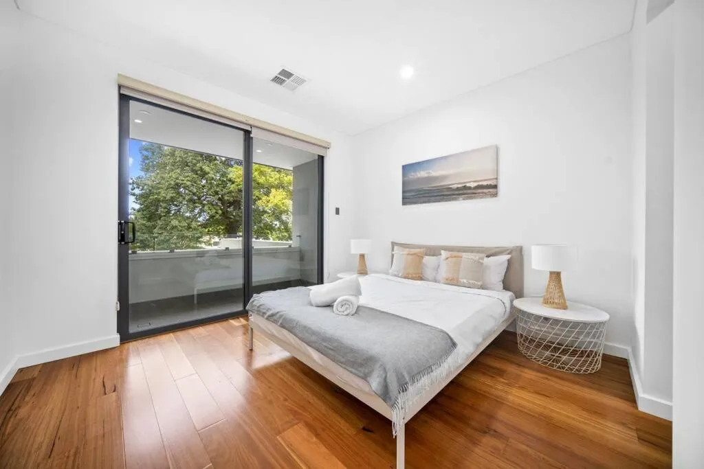 Image 6 of Luxury Retreat & Spacious 4BR House in Willoughby