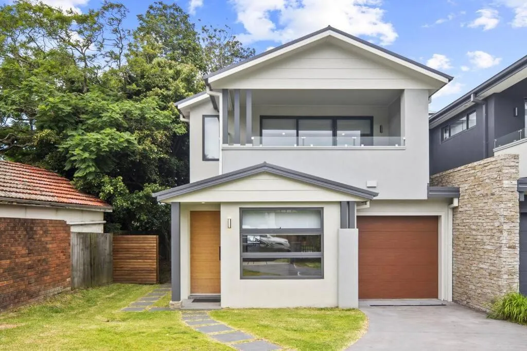 Image 5 of Luxury Retreat & Spacious 4BR House in Willoughby