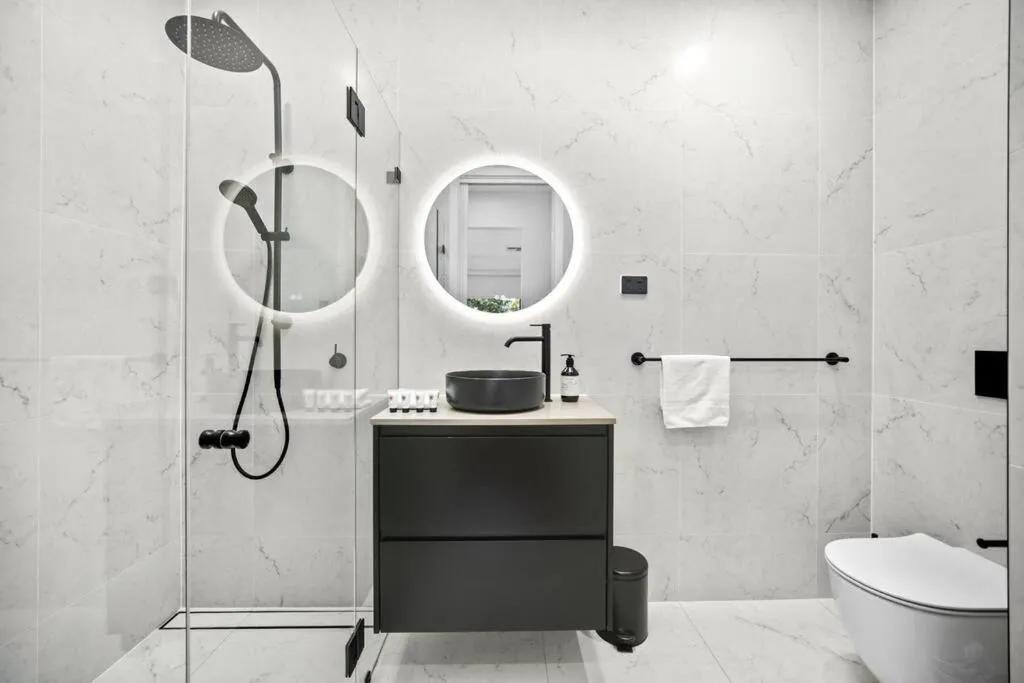 Image 2 of Luxury Retreat & Spacious 4BR House in Willoughby