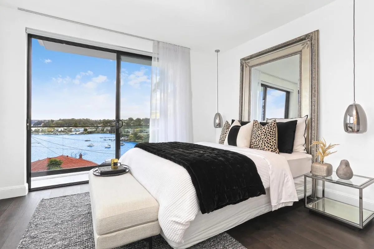 Image 6 of Luxury Waterside Home