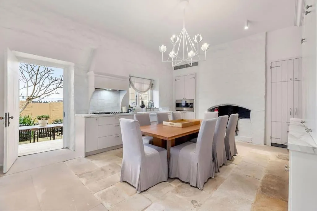 Image 1 of Luxury harbourside living with rich historic charm