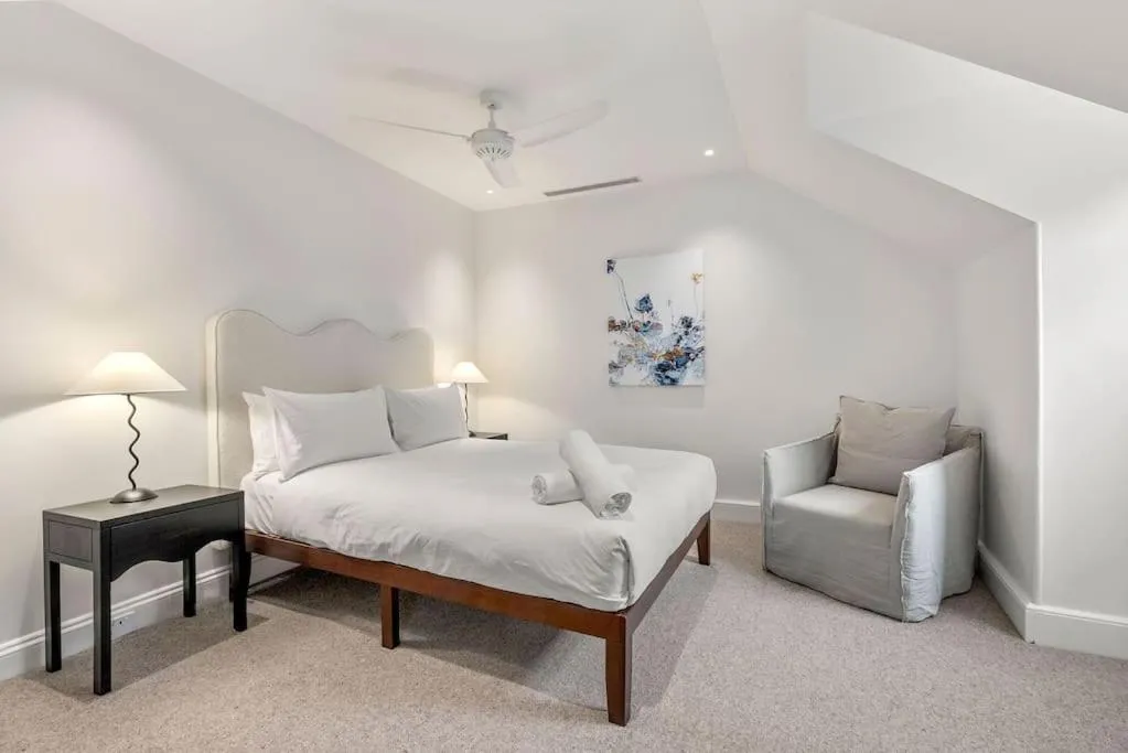 Image 2 of Luxury harbourside living with rich historic charm