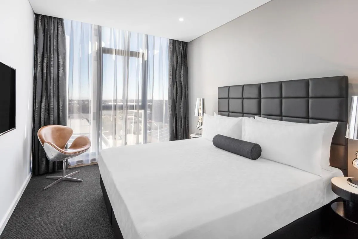 Image 1 of Meriton Suites Mascot Central