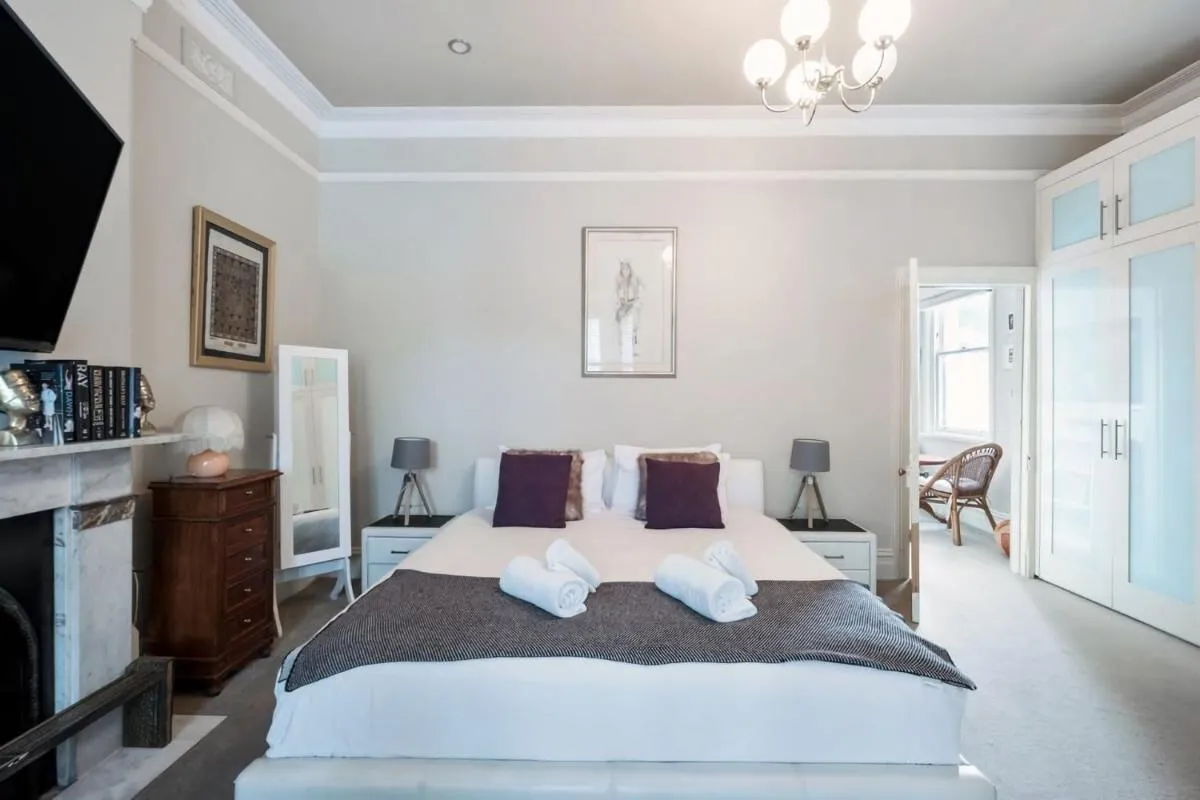 Image 6 of Mesmerising 3BR Home Cinema Room Spa Bath