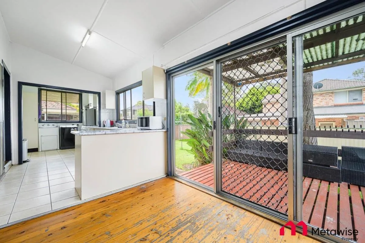 Image 3 of MetaWise Parramatta Cozy Room with Furniture WIFI