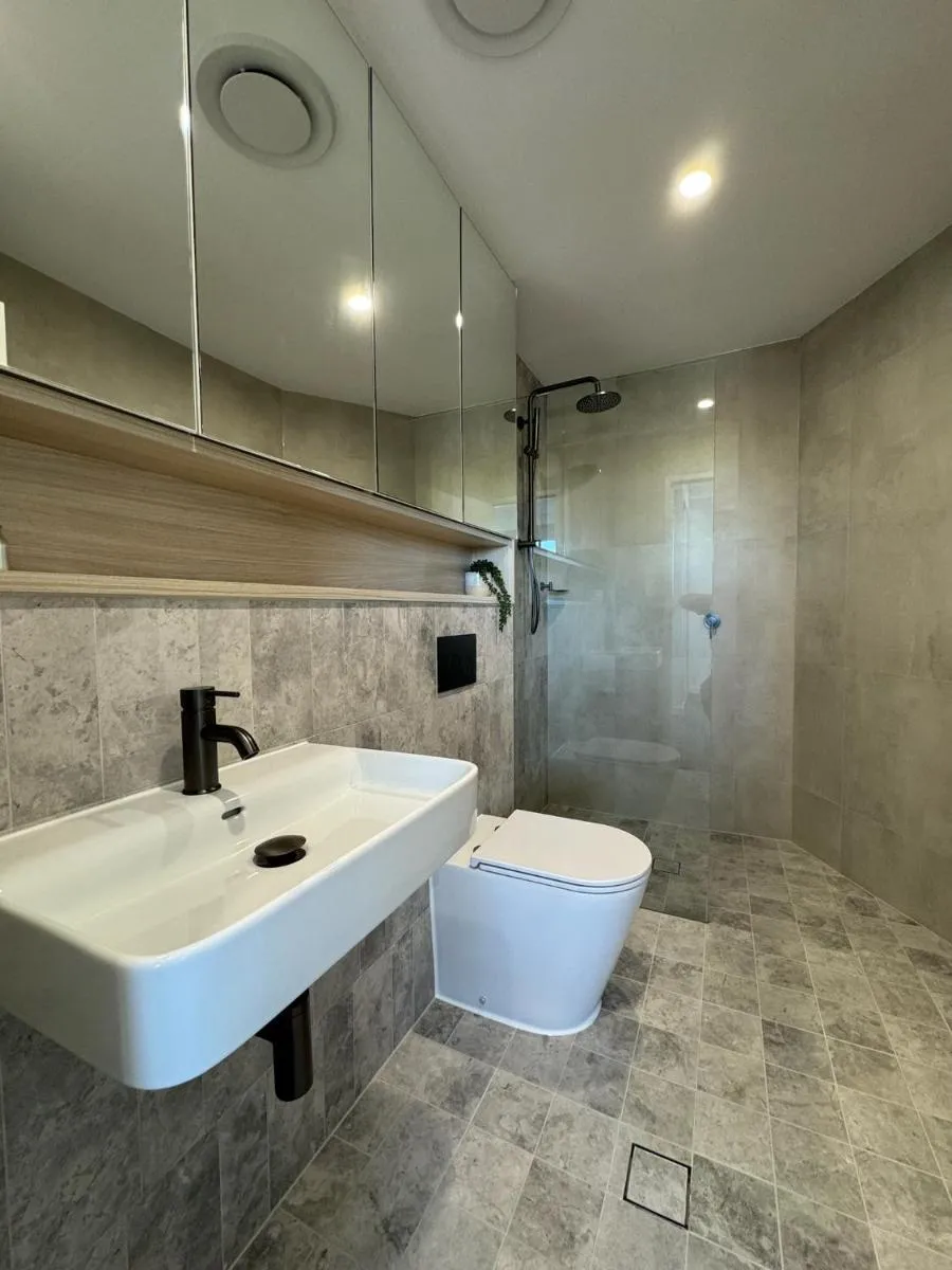 Image 3 of Modern 2BR Suite with Balcony & Parking near Airport