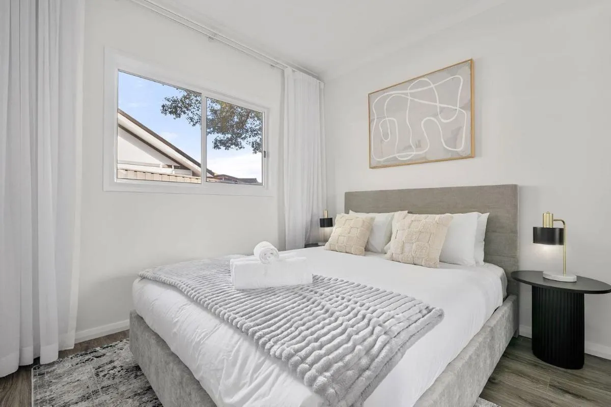 Image 1 of Modern 2 Bedroom Oasis 4 Mins Drive to the Beach