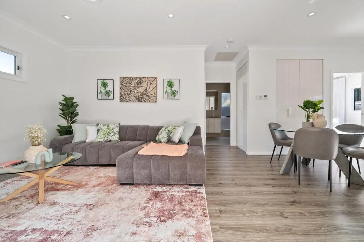 Image 3 of Modern 2 Bedroom Oasis 4 Mins Drive to the Beach