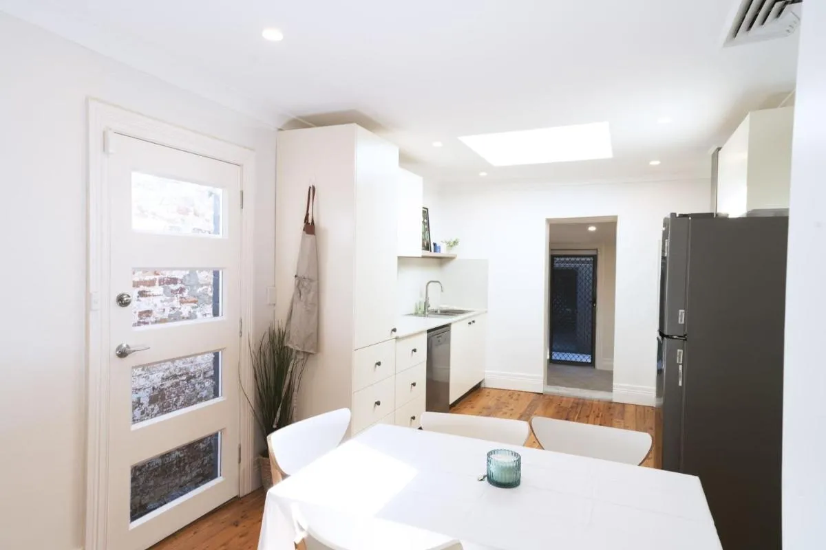 Image 1 of Modern 3 Bed Home in Tempe Near Airport City