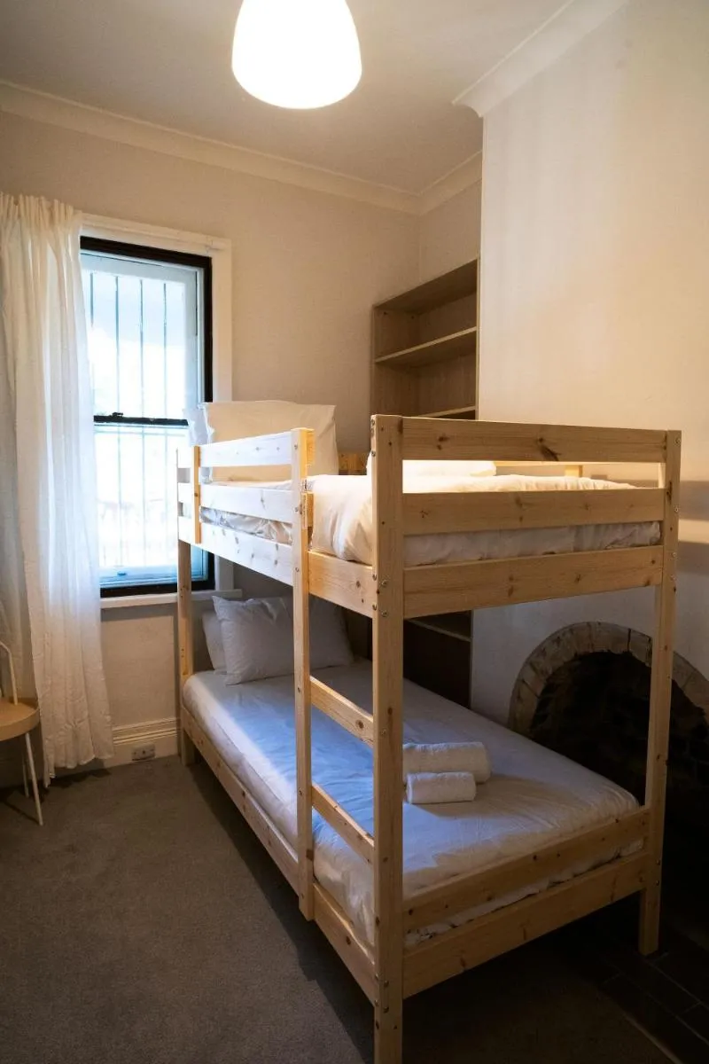 Image 3 of Modern 3 Bed Home in Tempe Near Airport City