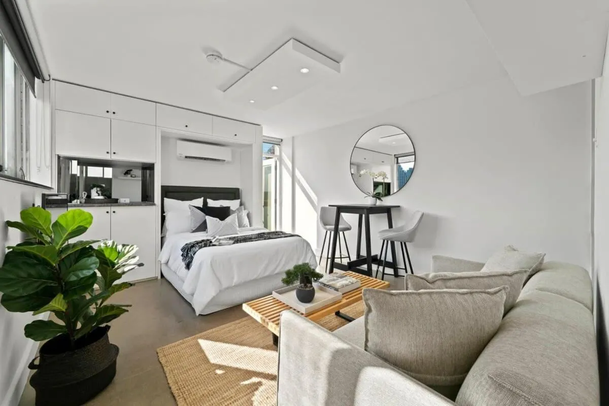 Image 5 of Modern Potts Point Studio