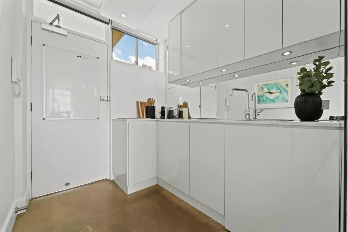 Image 6 of Modern Potts Point Studio