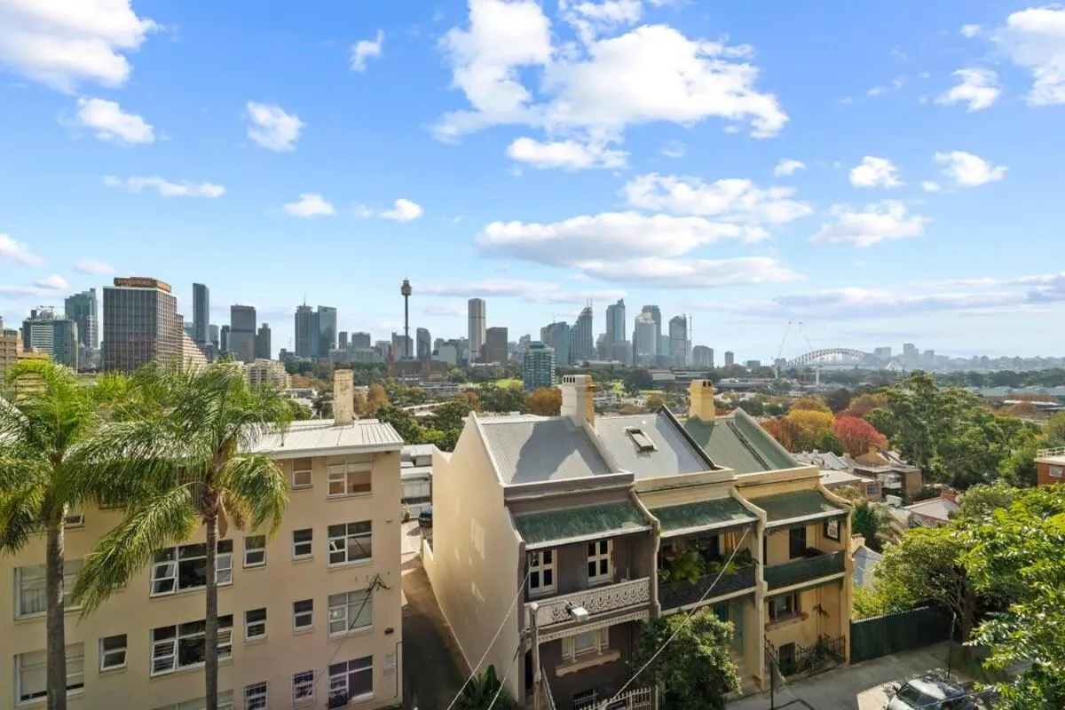 Image 4 of Modern Potts Point Studio