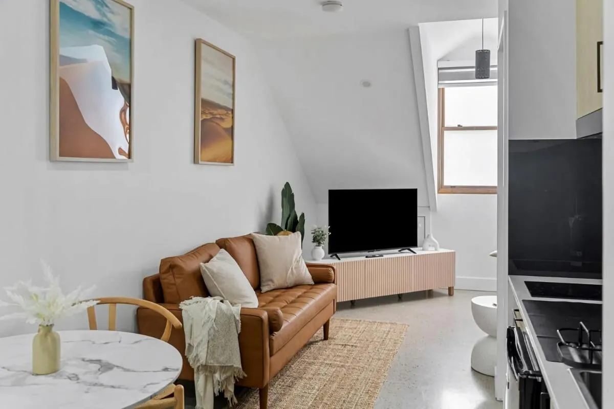 Image 4 of Modern Studio Retreat in Crown St with AirCon
