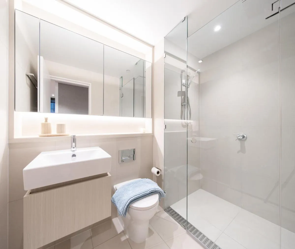 Image 2 of Modern Urban Oasis in the Heart of Chinatown